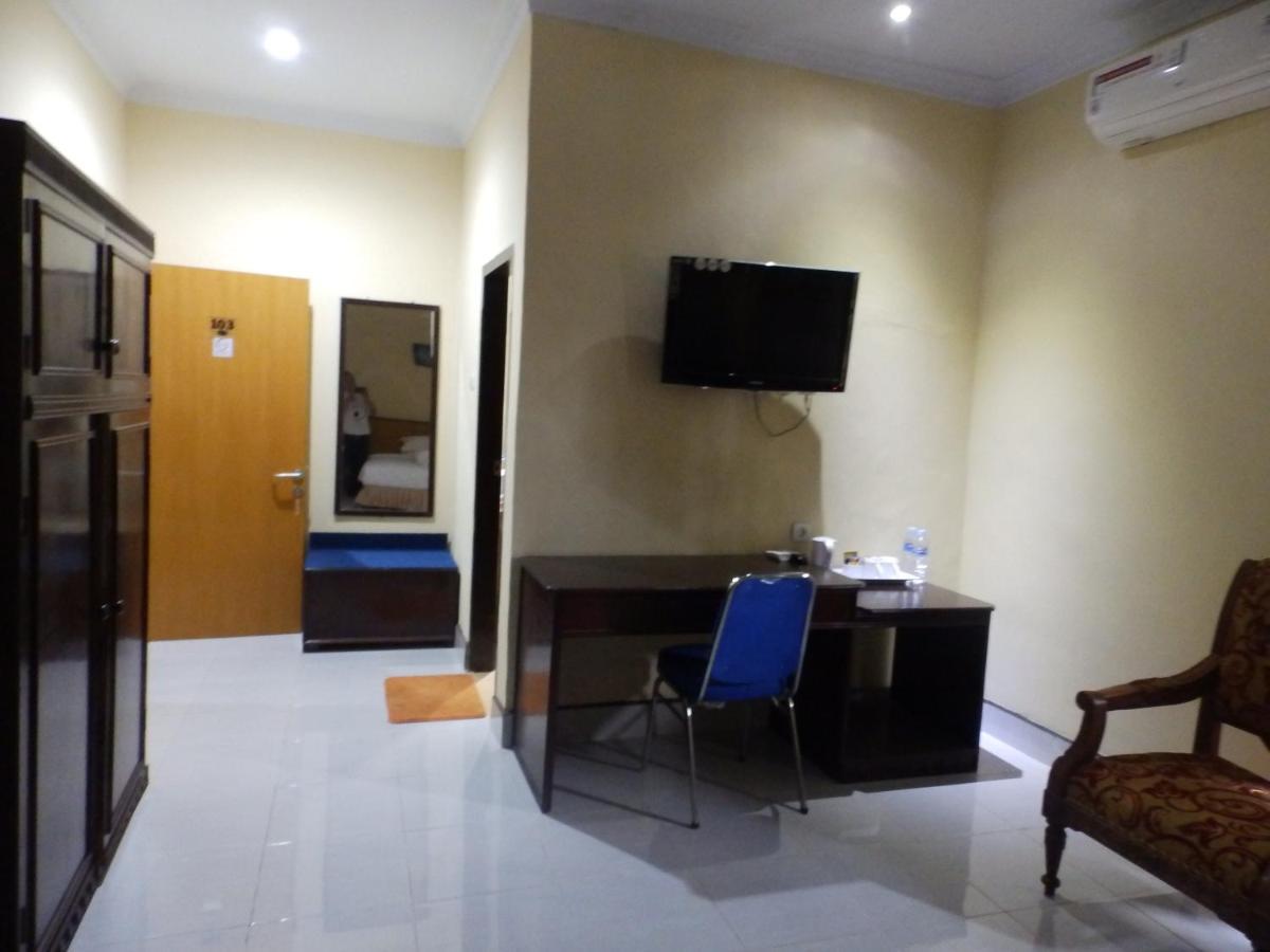 Bahari Family Hotel Bitung Exterior foto