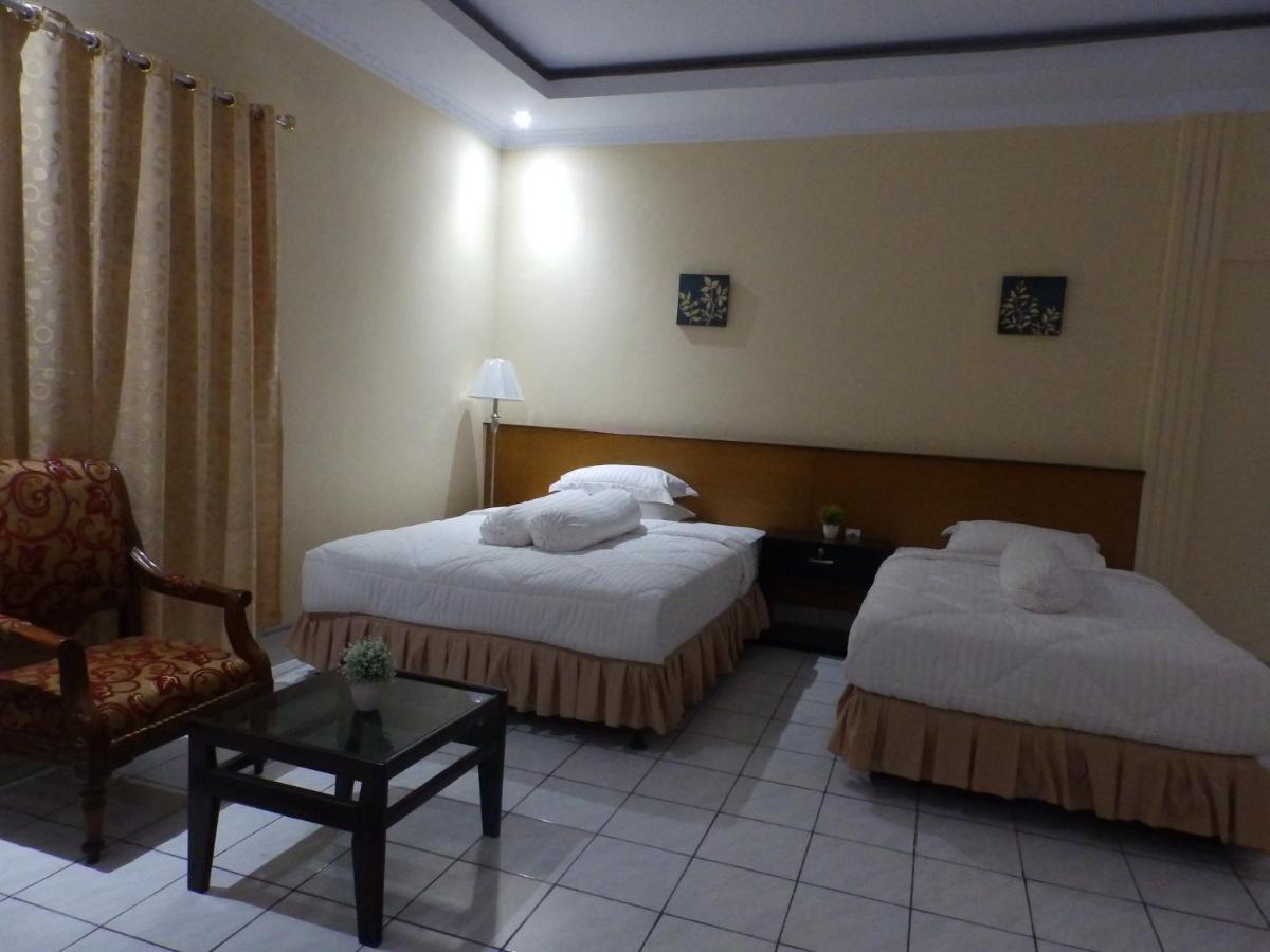 Bahari Family Hotel Bitung Exterior foto