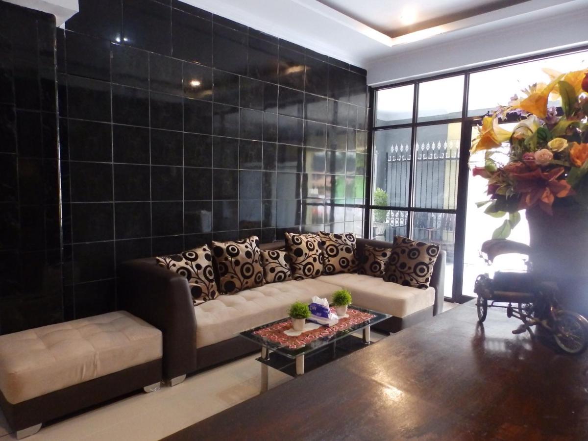 Bahari Family Hotel Bitung Exterior foto